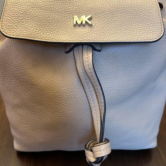 Michael Kors Junie Medium Pebbled Leather Backpack Butternut - Picture 3 of 16